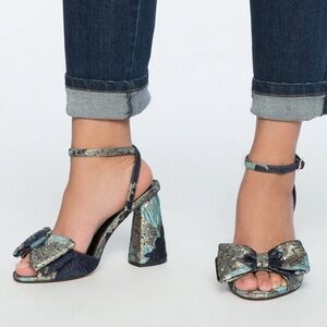 Eloquii NWOT Blue Minnie Brocade Bow Heel Wide Width